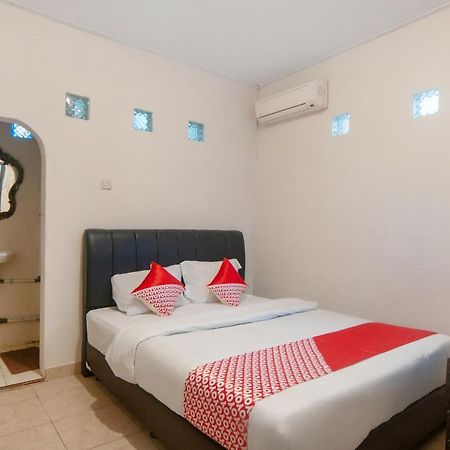 Oyo 2256 Danysa Guesthouse Jakarta Luaran gambar