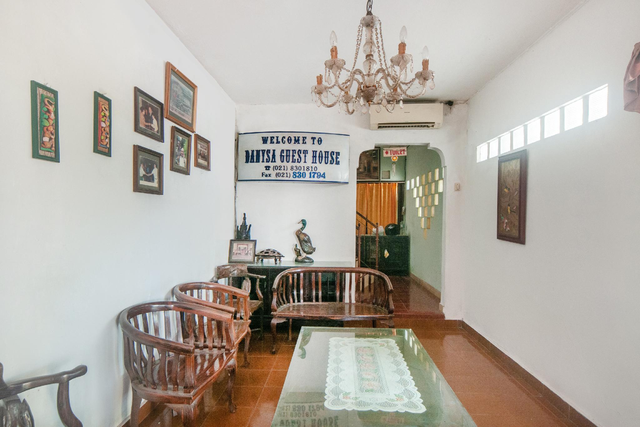 Oyo 2256 Danysa Guesthouse Jakarta Luaran gambar
