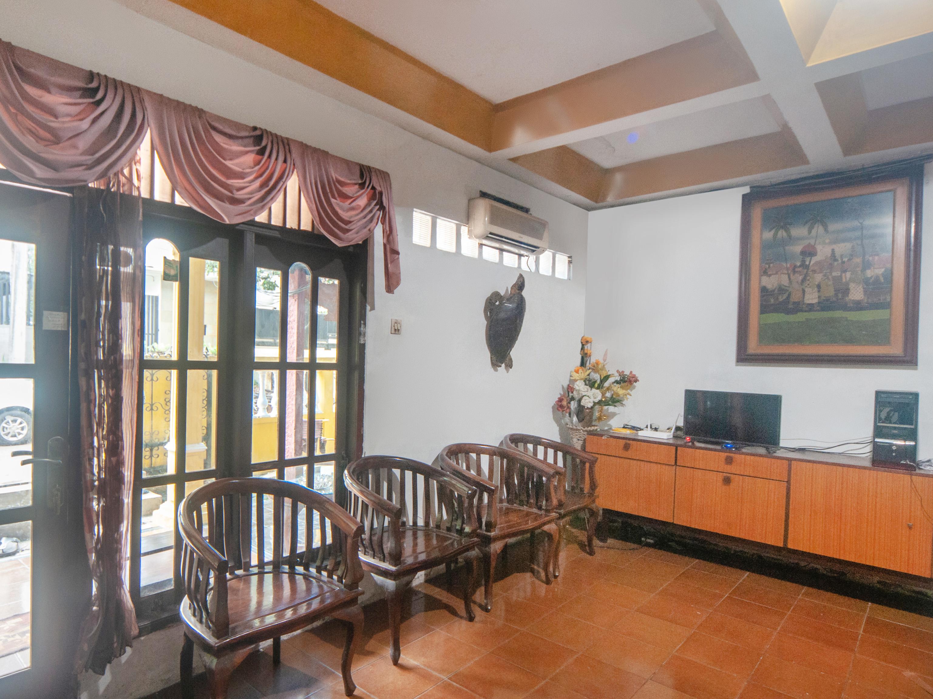 Oyo 2256 Danysa Guesthouse Jakarta Luaran gambar
