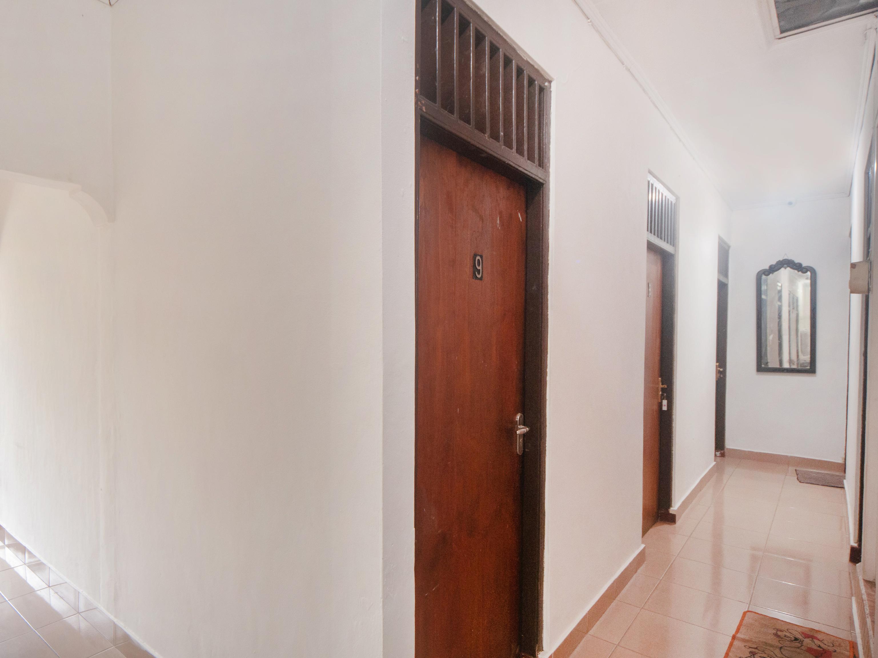 Oyo 2256 Danysa Guesthouse Jakarta Luaran gambar