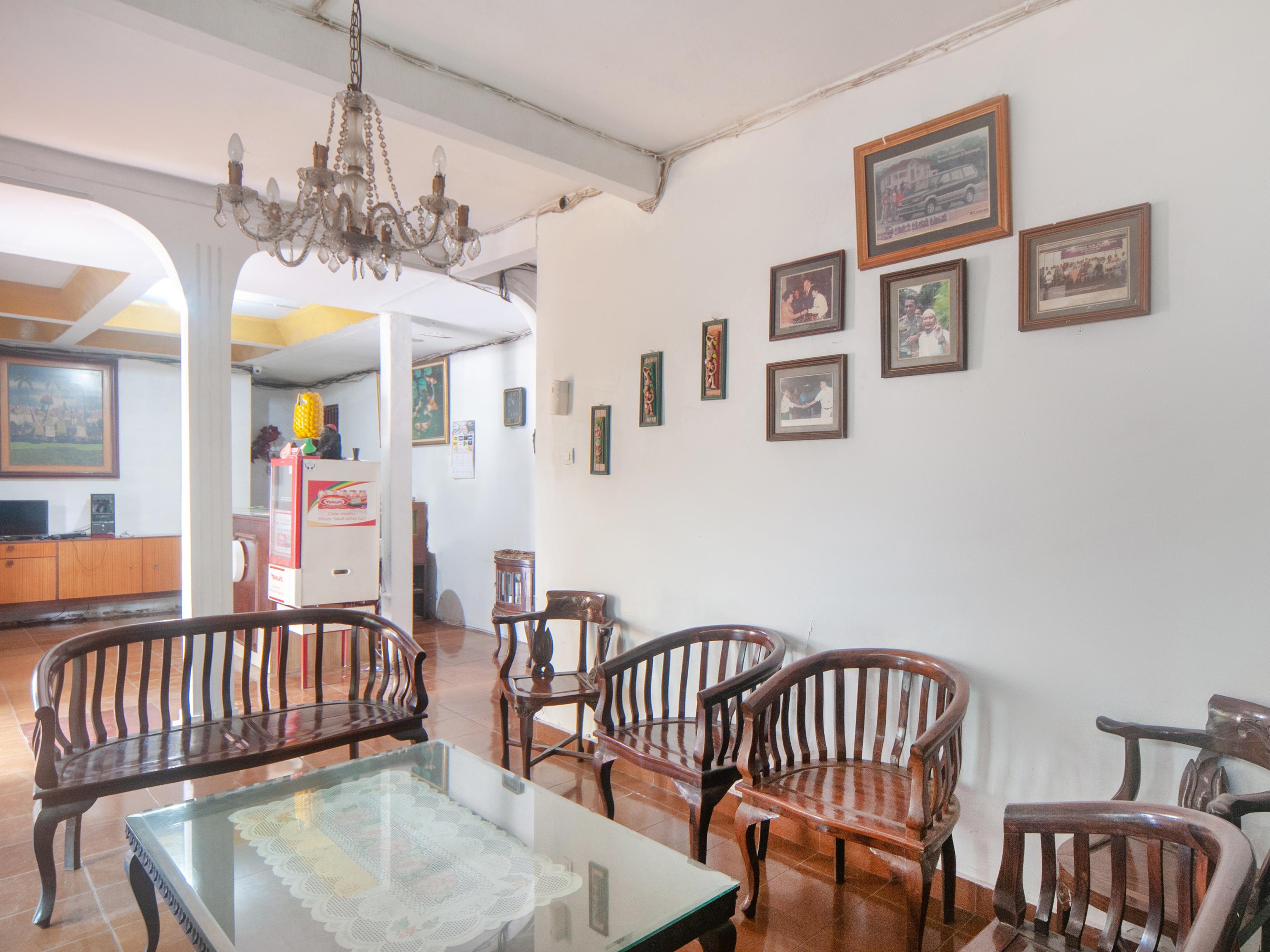 Oyo 2256 Danysa Guesthouse Jakarta Luaran gambar