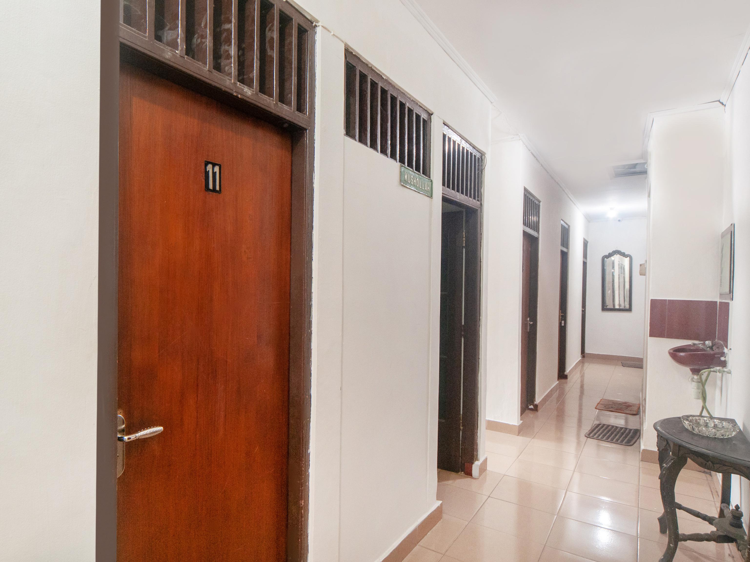 Oyo 2256 Danysa Guesthouse Jakarta Luaran gambar