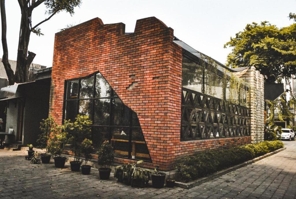 Oyo 2256 Danysa Guesthouse Jakarta Luaran gambar