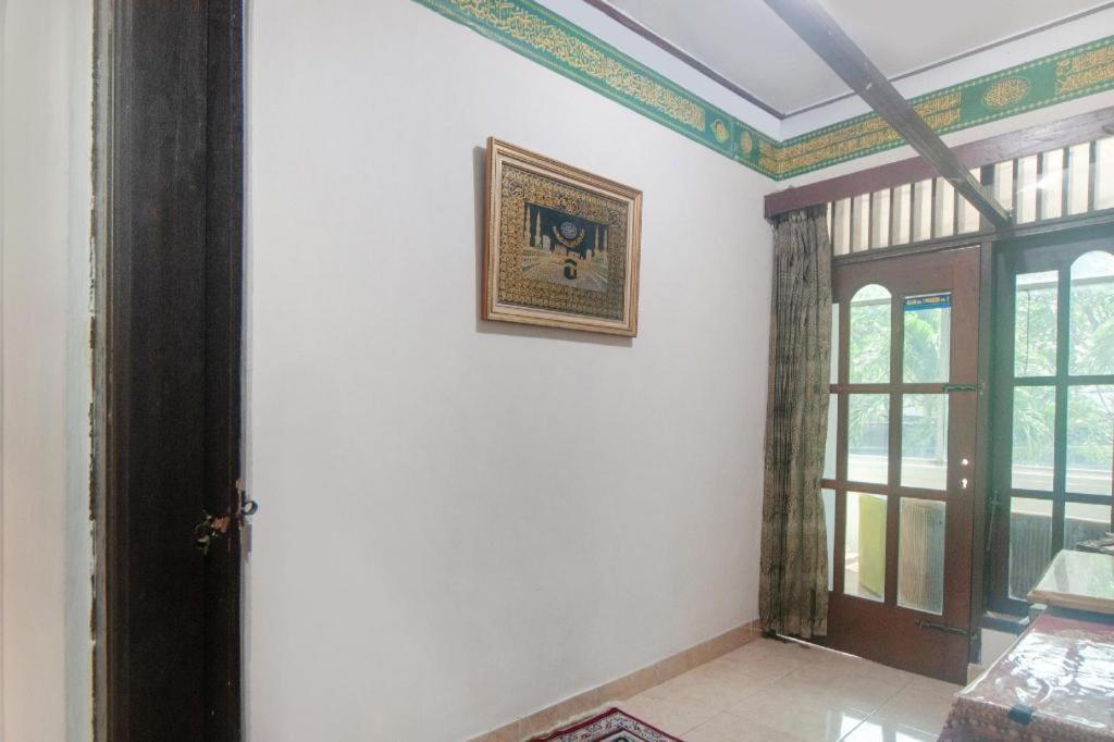 Oyo 2256 Danysa Guesthouse Jakarta Luaran gambar