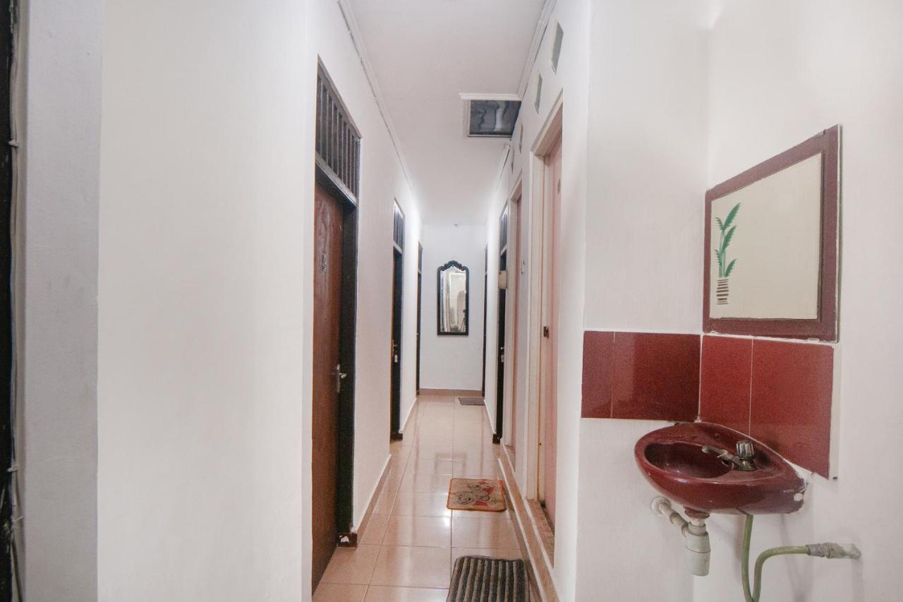 Oyo 2256 Danysa Guesthouse Jakarta Luaran gambar