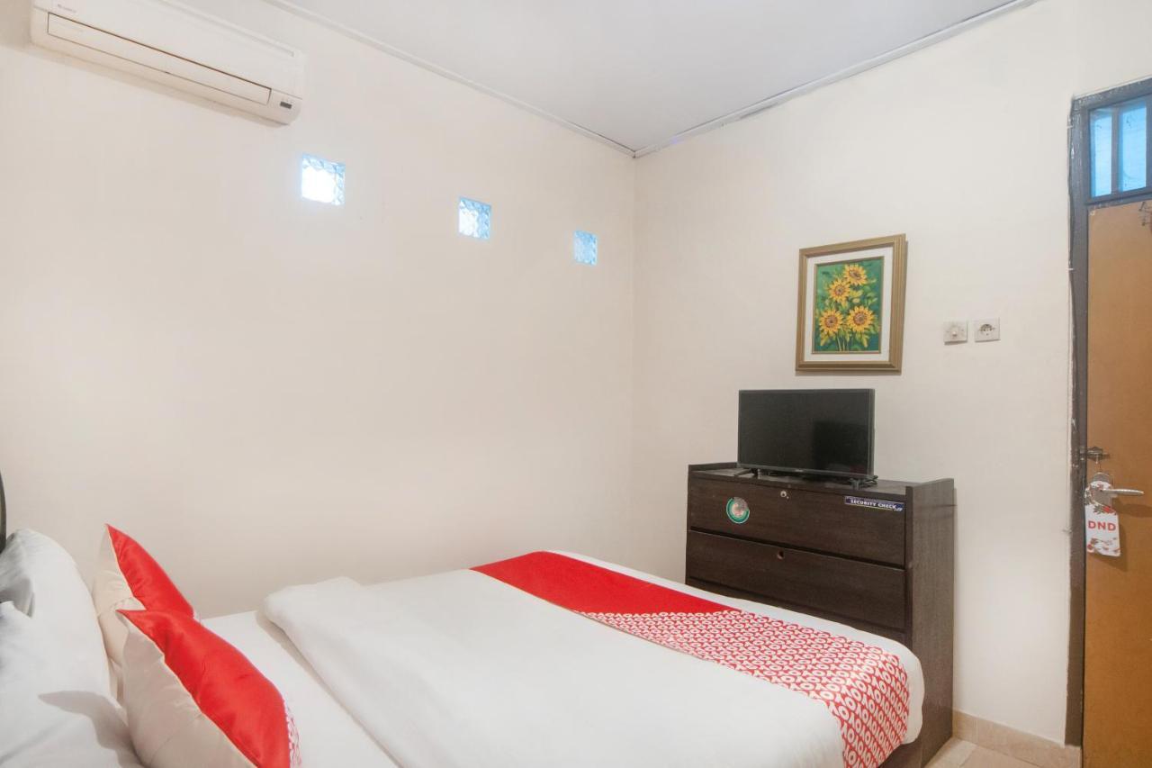 Oyo 2256 Danysa Guesthouse Jakarta Luaran gambar